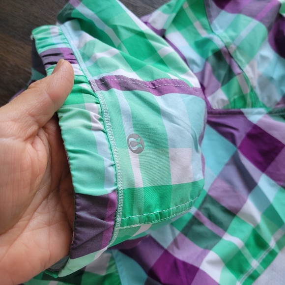 Lululemon Athletica Run Swiftly Shorty Jacket - Size 4 - Purple Electric Plaid - Picture 7 of 12